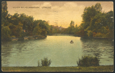 606099 Gezicht op de vijver in het Wilhelminapark te Utrecht.